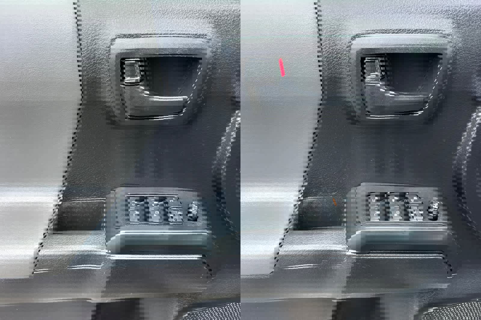 Used 2020 Toyota Tacoma SR image 12