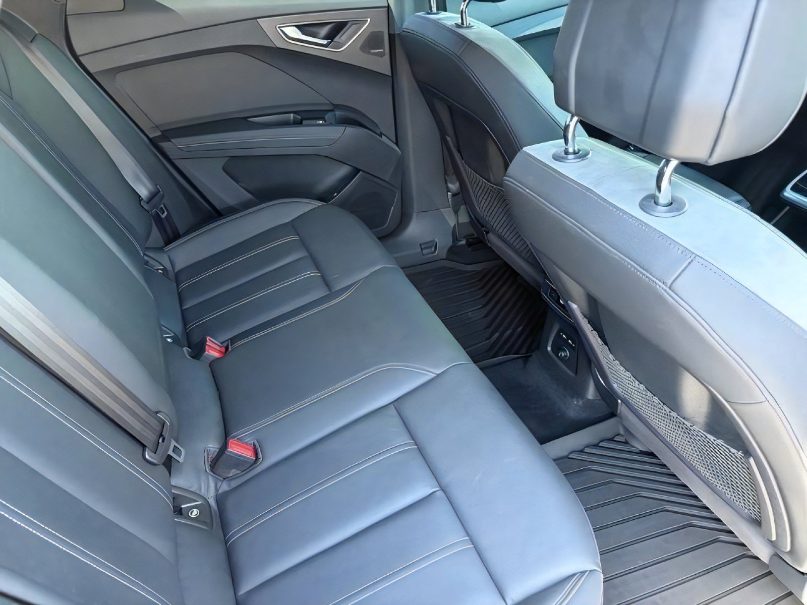 Used 2023 Audi Q4 e-tron Premium Plus w/ Premium Plus RWD image 32