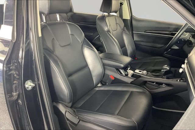 Used 2025 Kia Telluride S FWD image 26