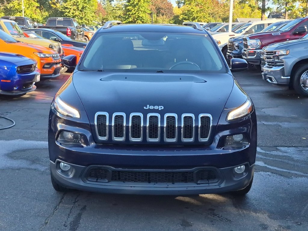 Used 2016 Jeep Cherokee Latitude FWD image 2