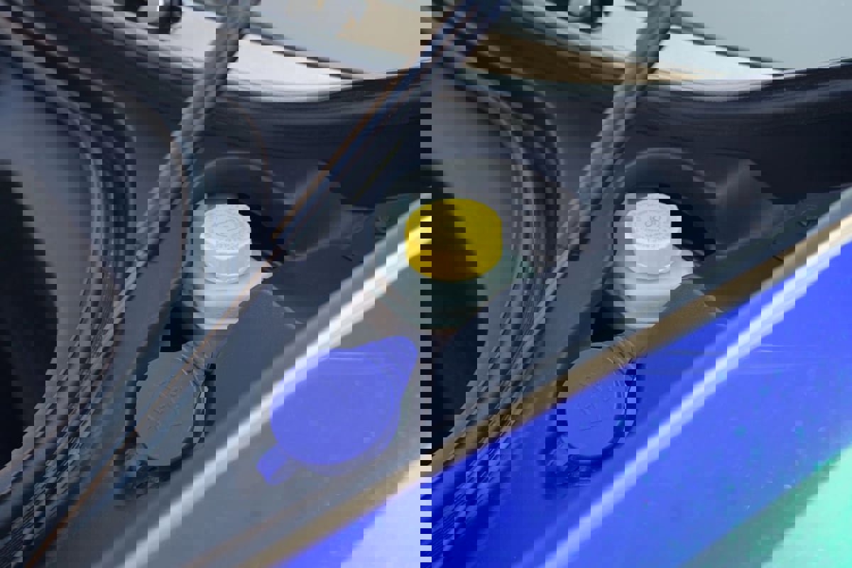 Used 2015 McLaren 650S Spider image 18