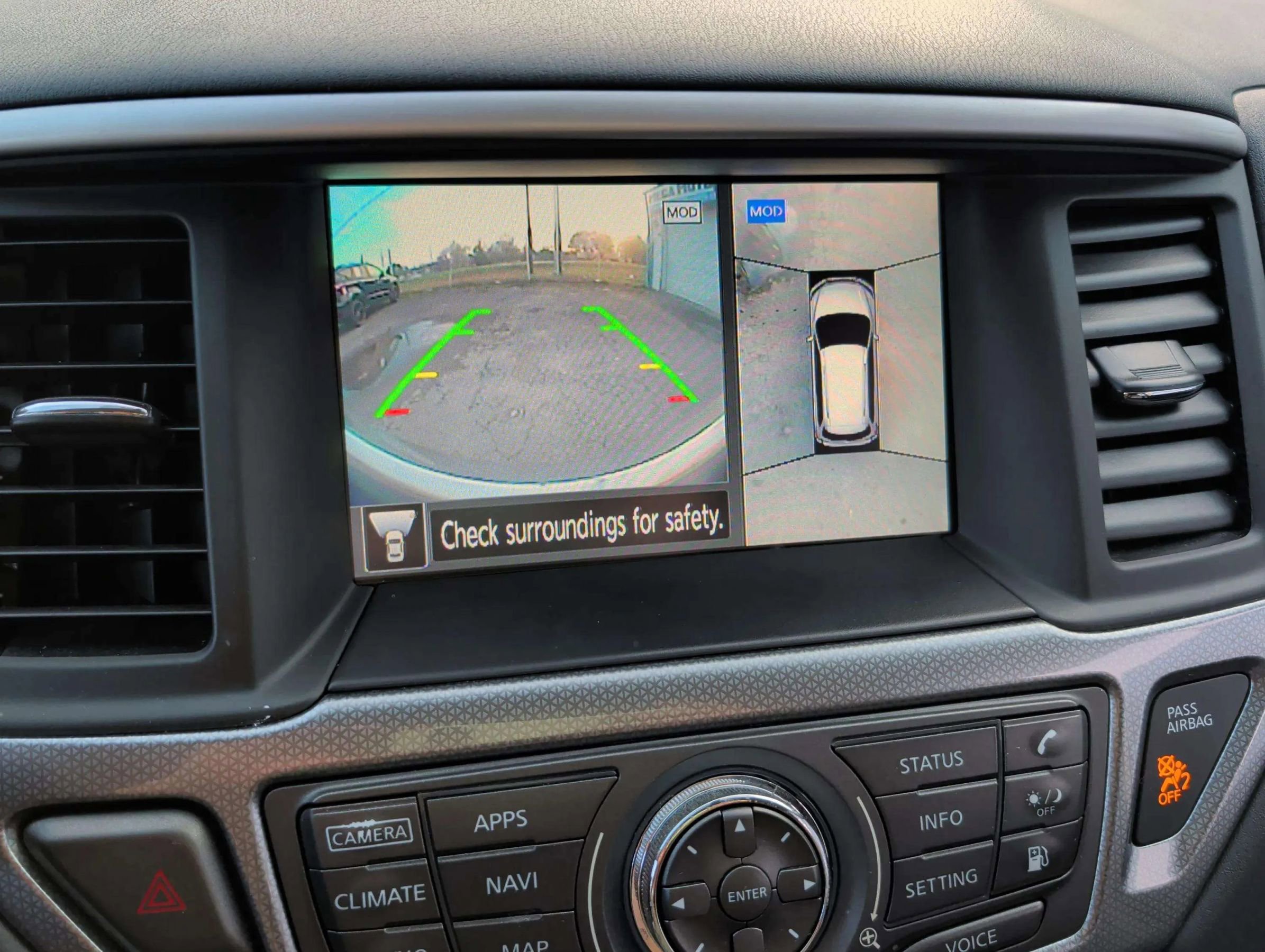 Used 2020 Nissan Pathfinder SL image 29