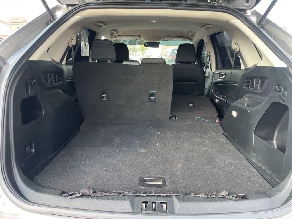 Used 2021 Ford Edge SE image 31