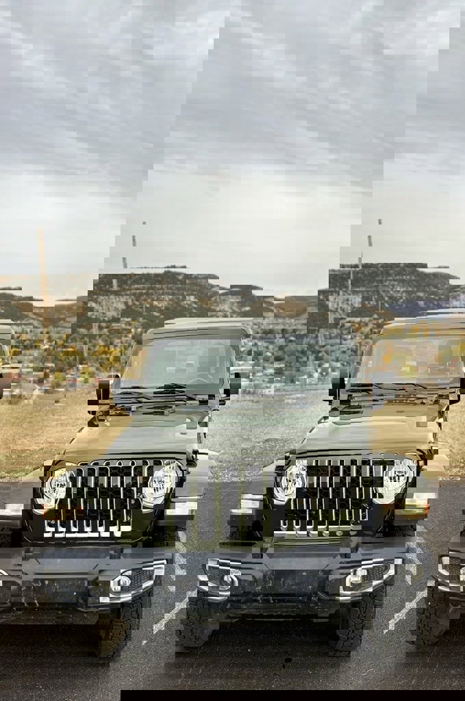 Used 2021 Jeep Gladiator Overland w/ Cold Weather Group AWD/4WD image 3