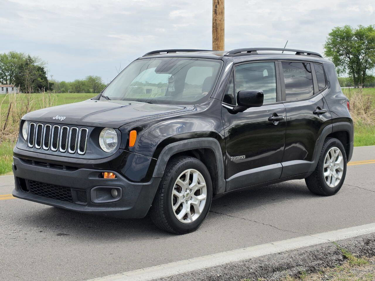 Used 2016 Jeep Renegade Latitude w/ Popular Equipment Group FWD image 2