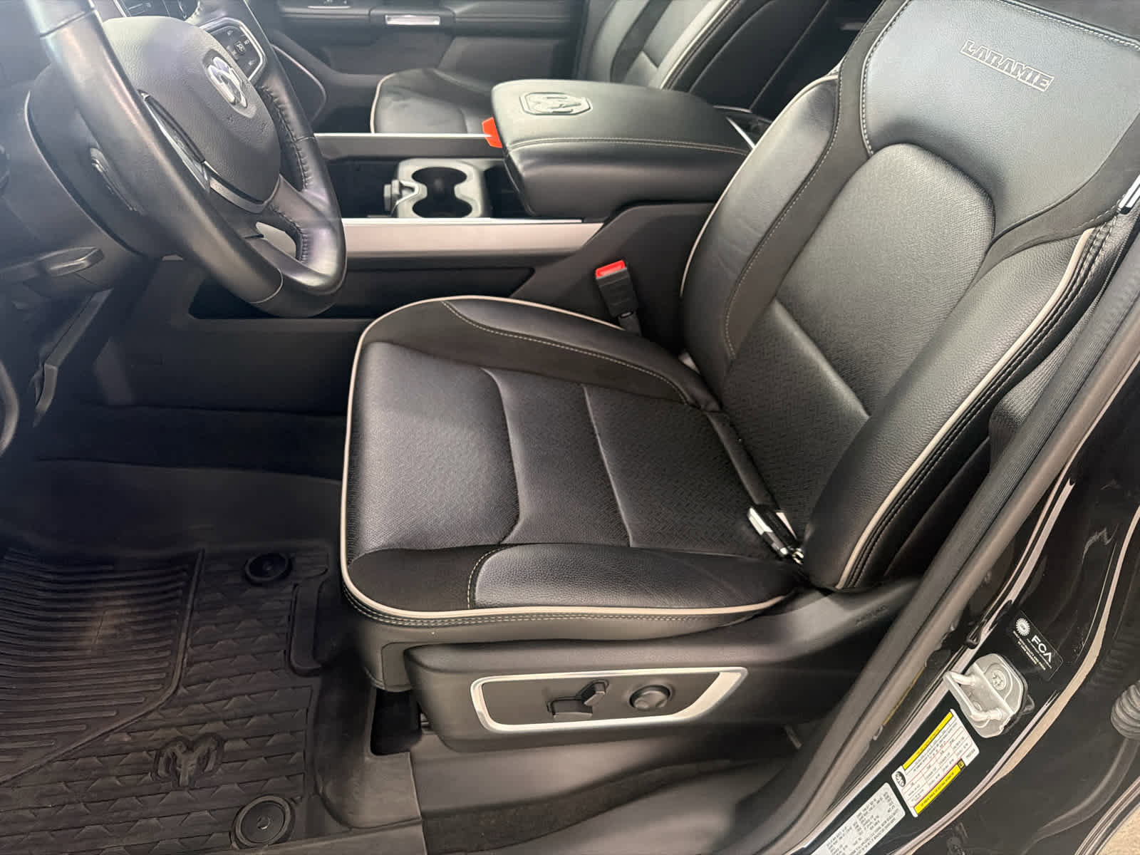 Used 2023 RAM 1500 Laramie AWD/4WD image 11