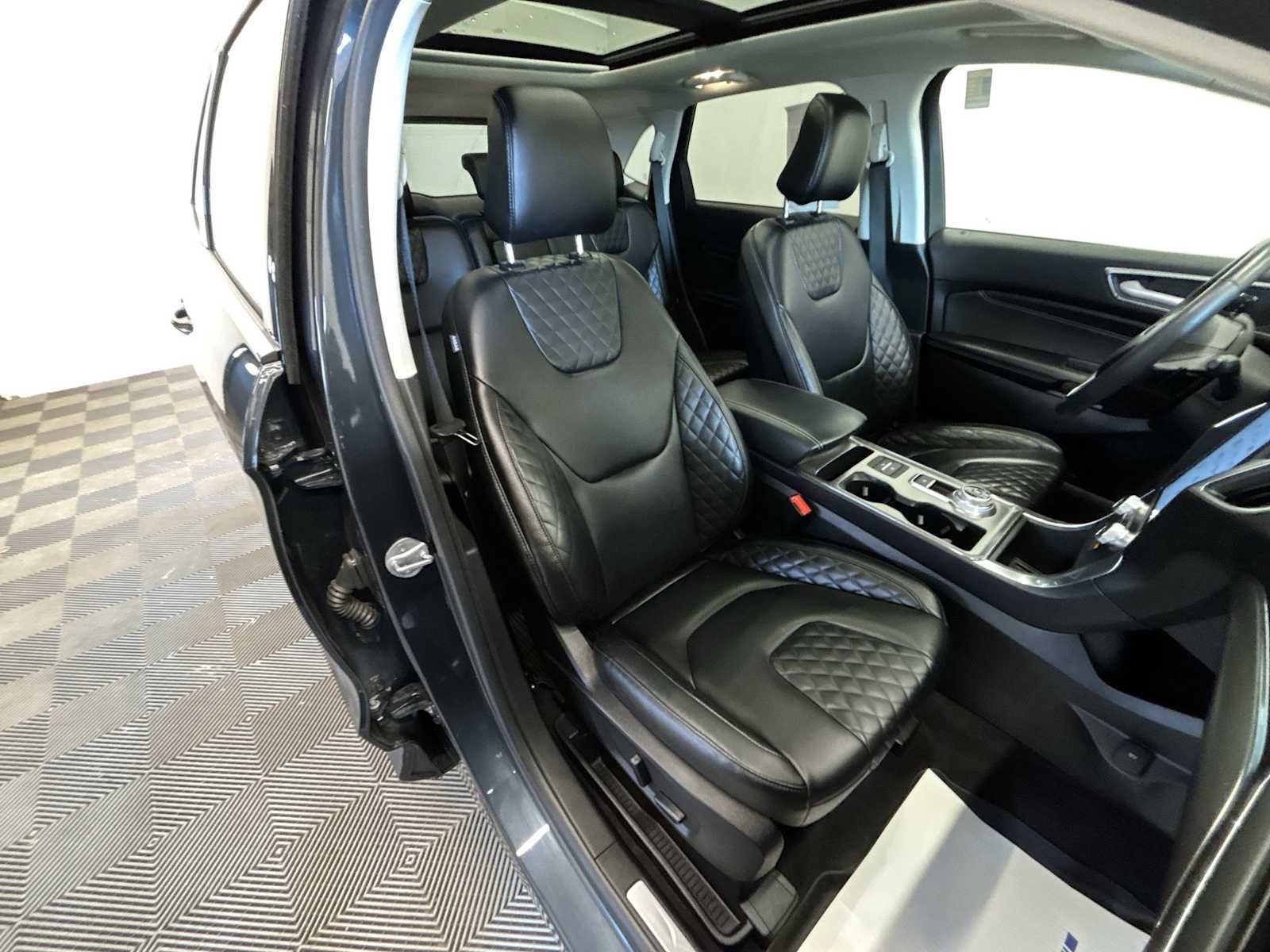 Used 2023 Ford Edge Titanium w/ Class II Trailer Tow Package AWD/4WD image 25