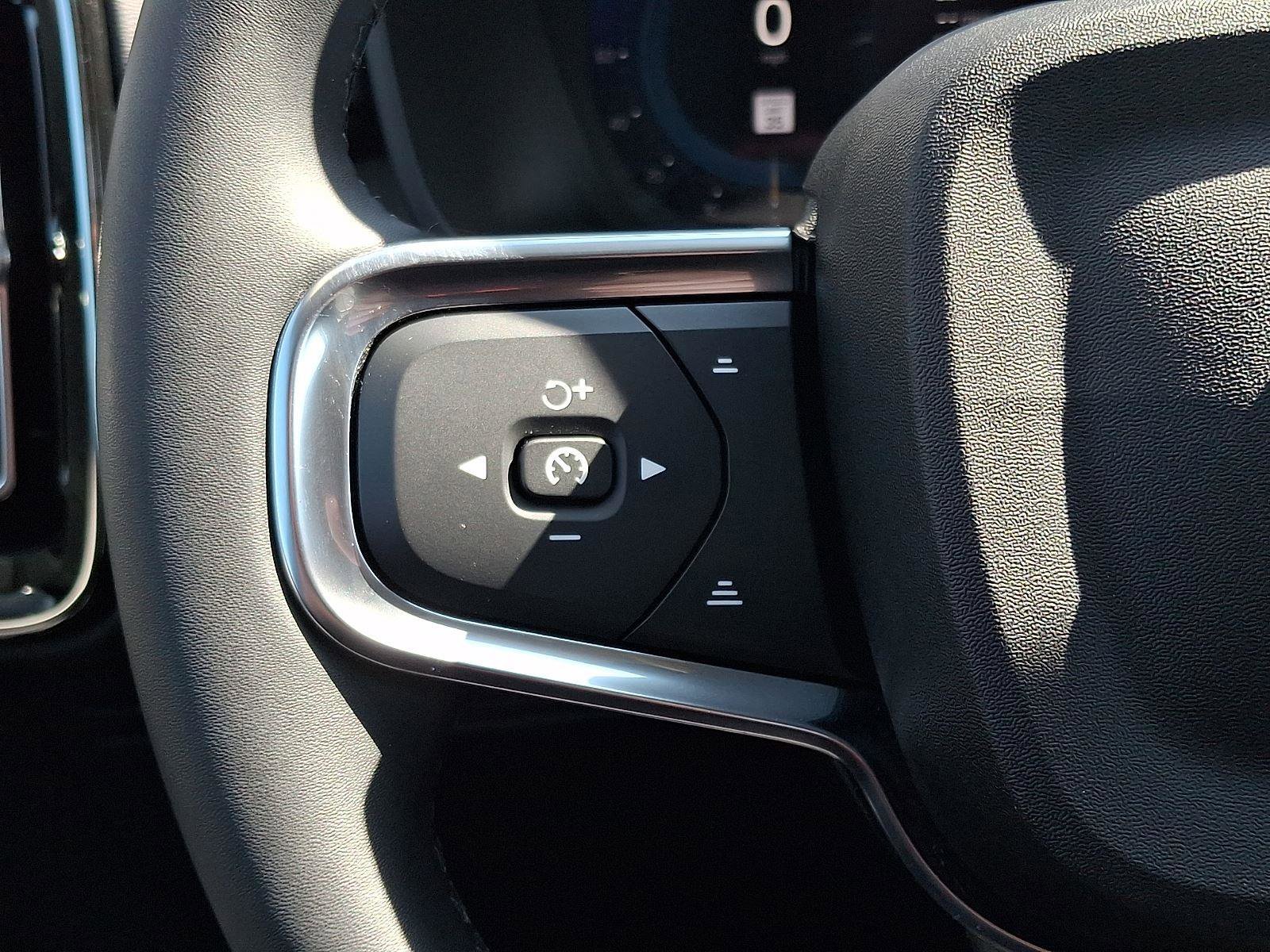 Certified 2023 Volvo XC40 B5 Core w/ Convenience Package image 22