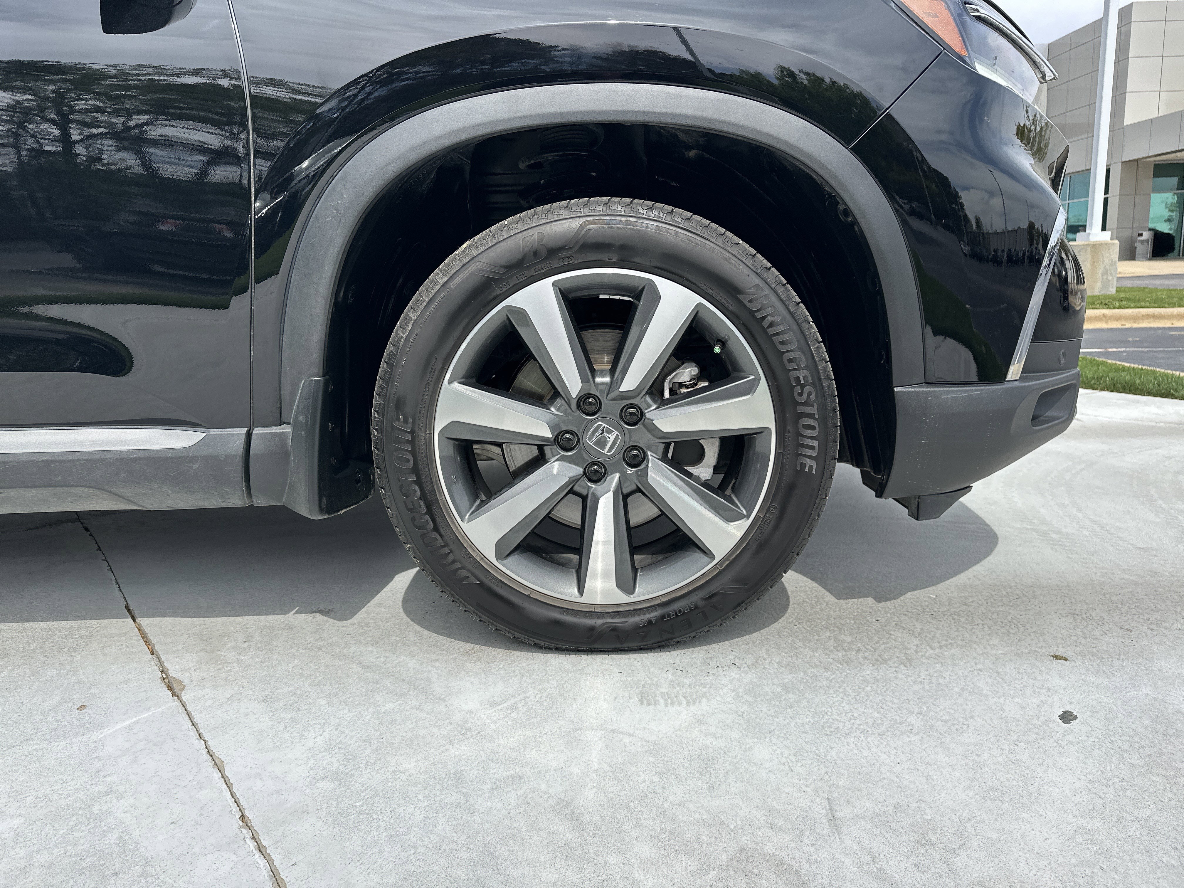 Used 2025 Honda Pilot Elite image 13