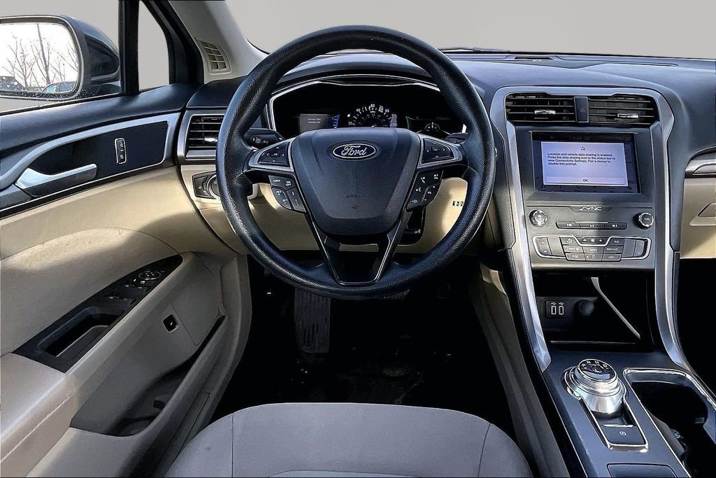 Used 2019 Ford Fusion SE image 10
