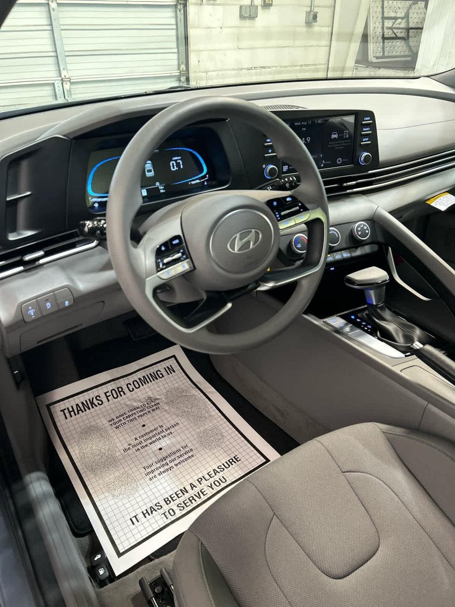 New 2026 Hyundai Elantra SE FWD image 9