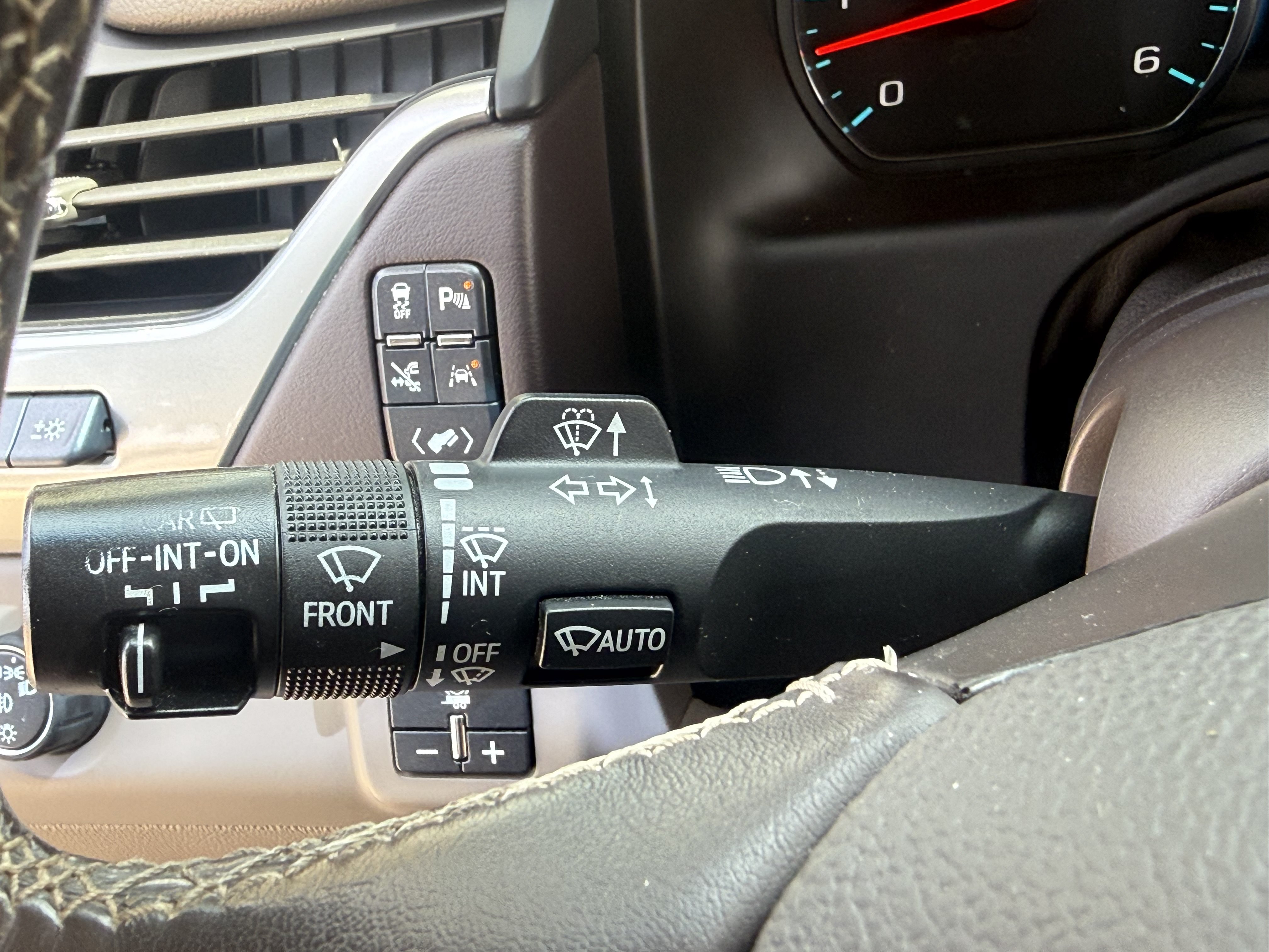 Used 2019 Chevrolet Suburban Premier RWD image 31
