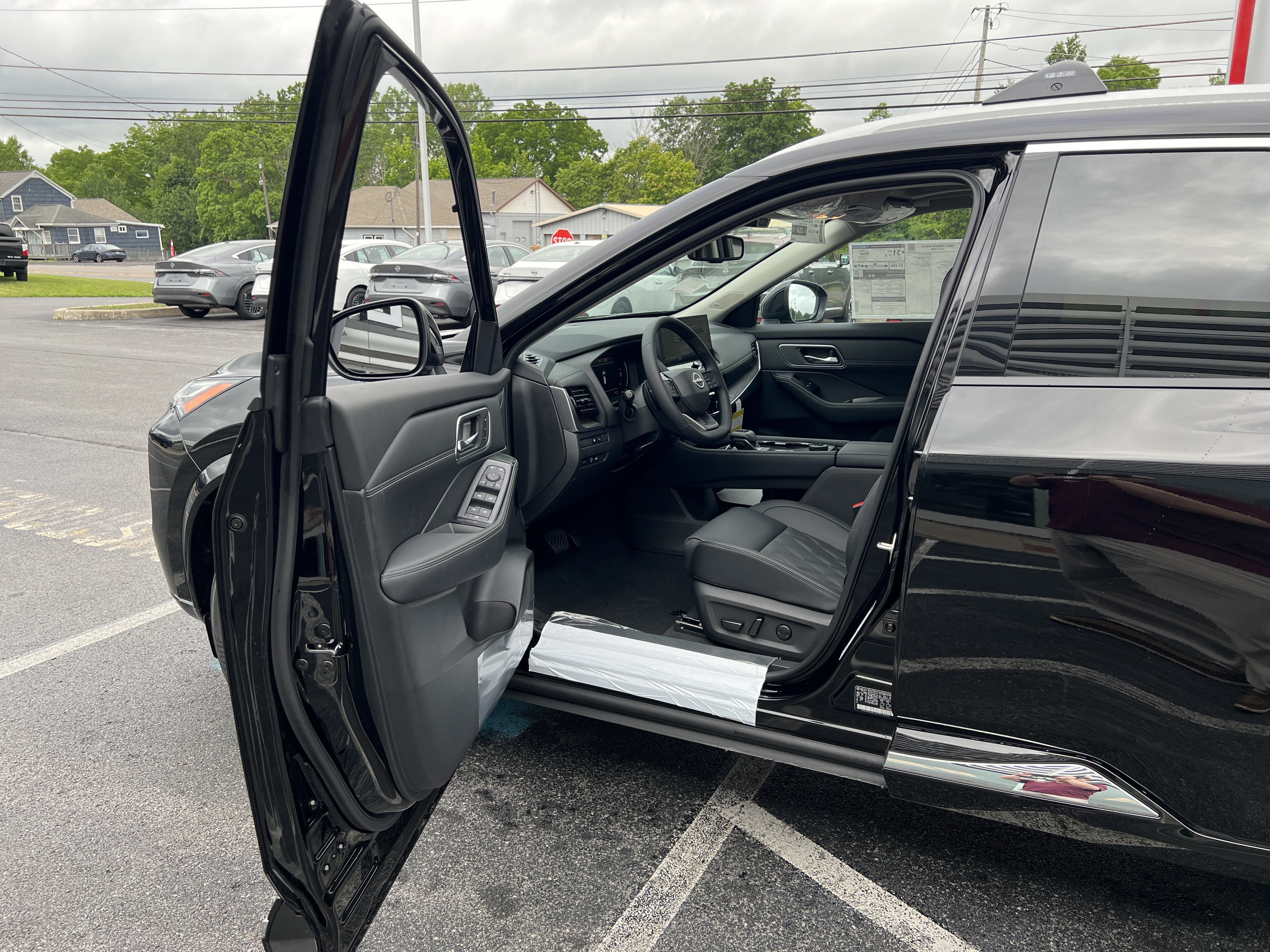 New 2026 Nissan Rogue Platinum w/ Platinum Premium Package AWD/4WD image 3