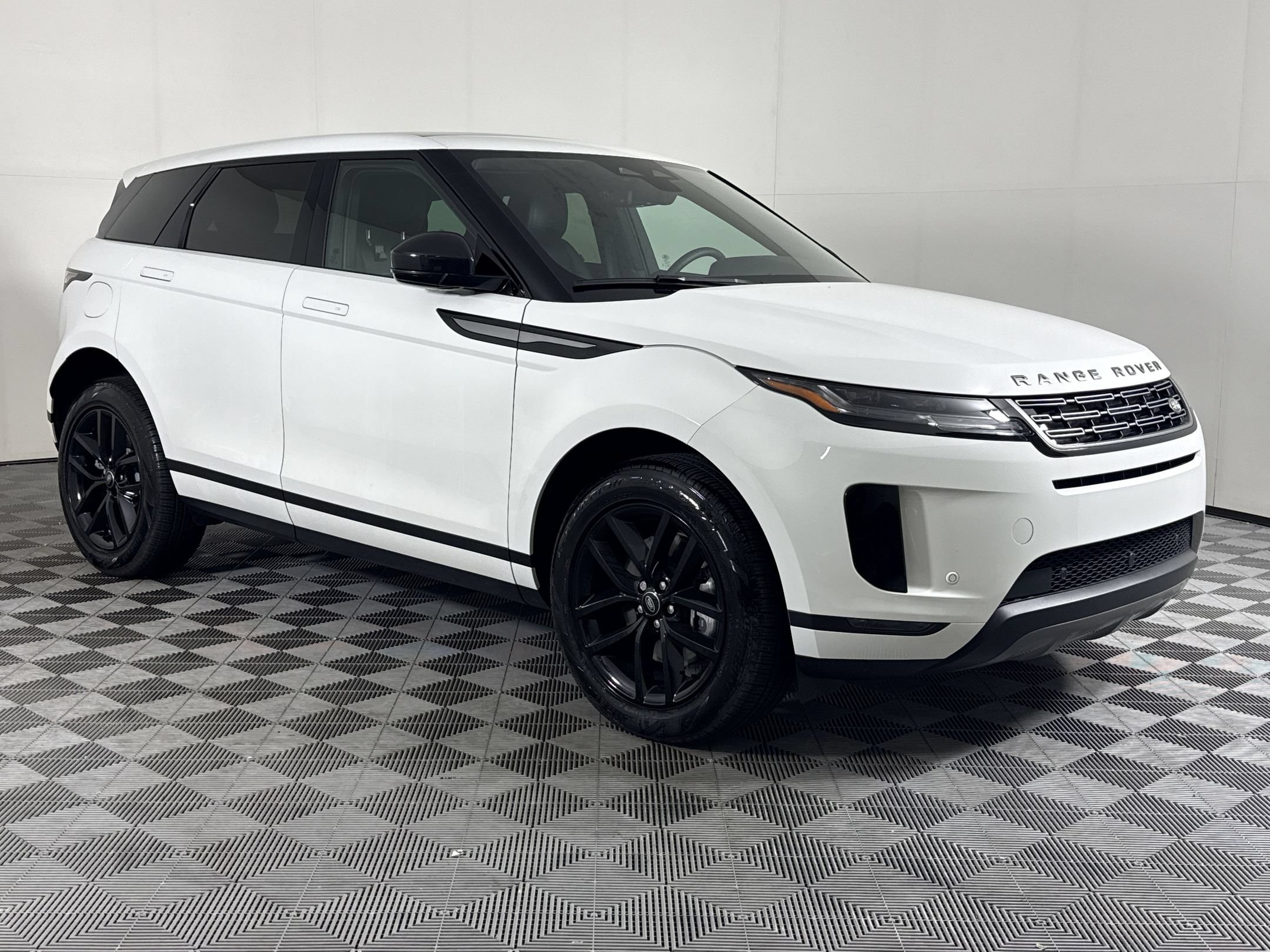 Used 2024 Land Rover Range Rover Evoque S AWD/4WD image 7