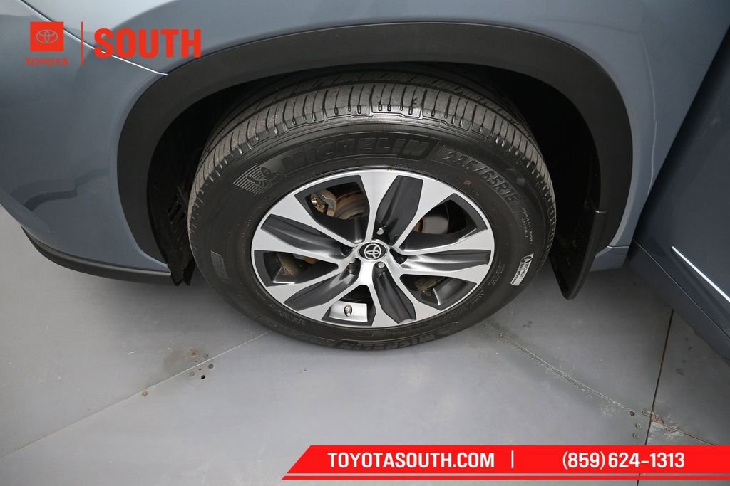 Used 2022 Toyota Highlander XLE AWD/4WD image 41