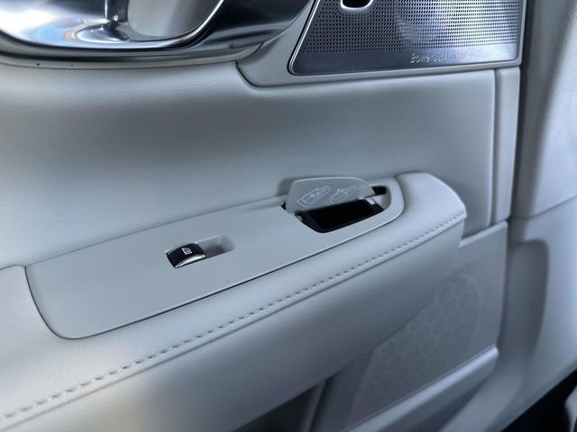 Used 2022 Volvo S90 B6 Inscription w/ Advanced Package image 32
