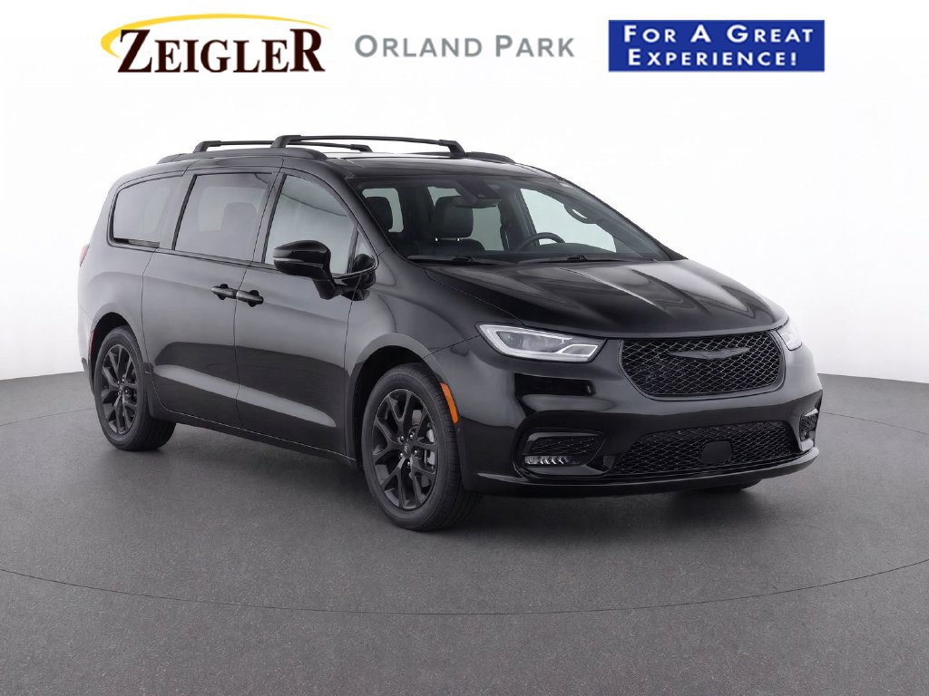 Used 2025 Chrysler Pacifica Limited
