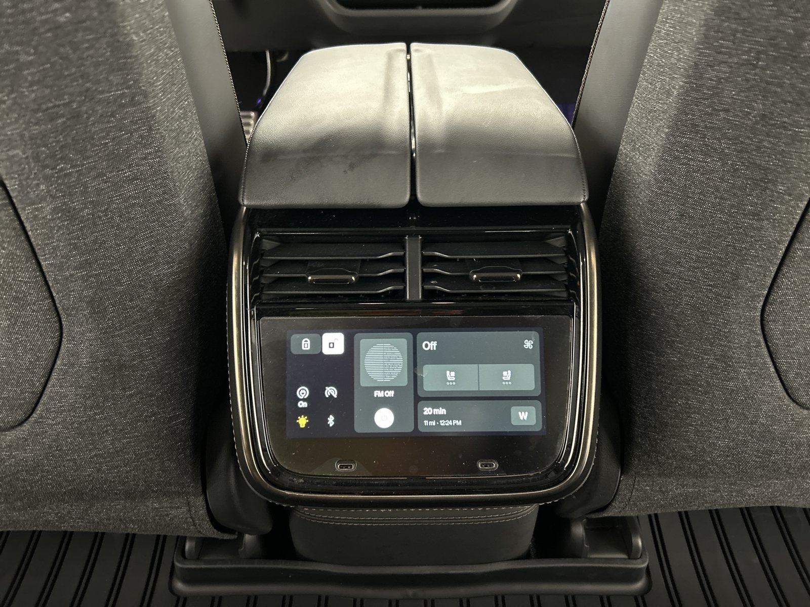 Used 2025 Rivian R1T Premium AWD/4WD image 28