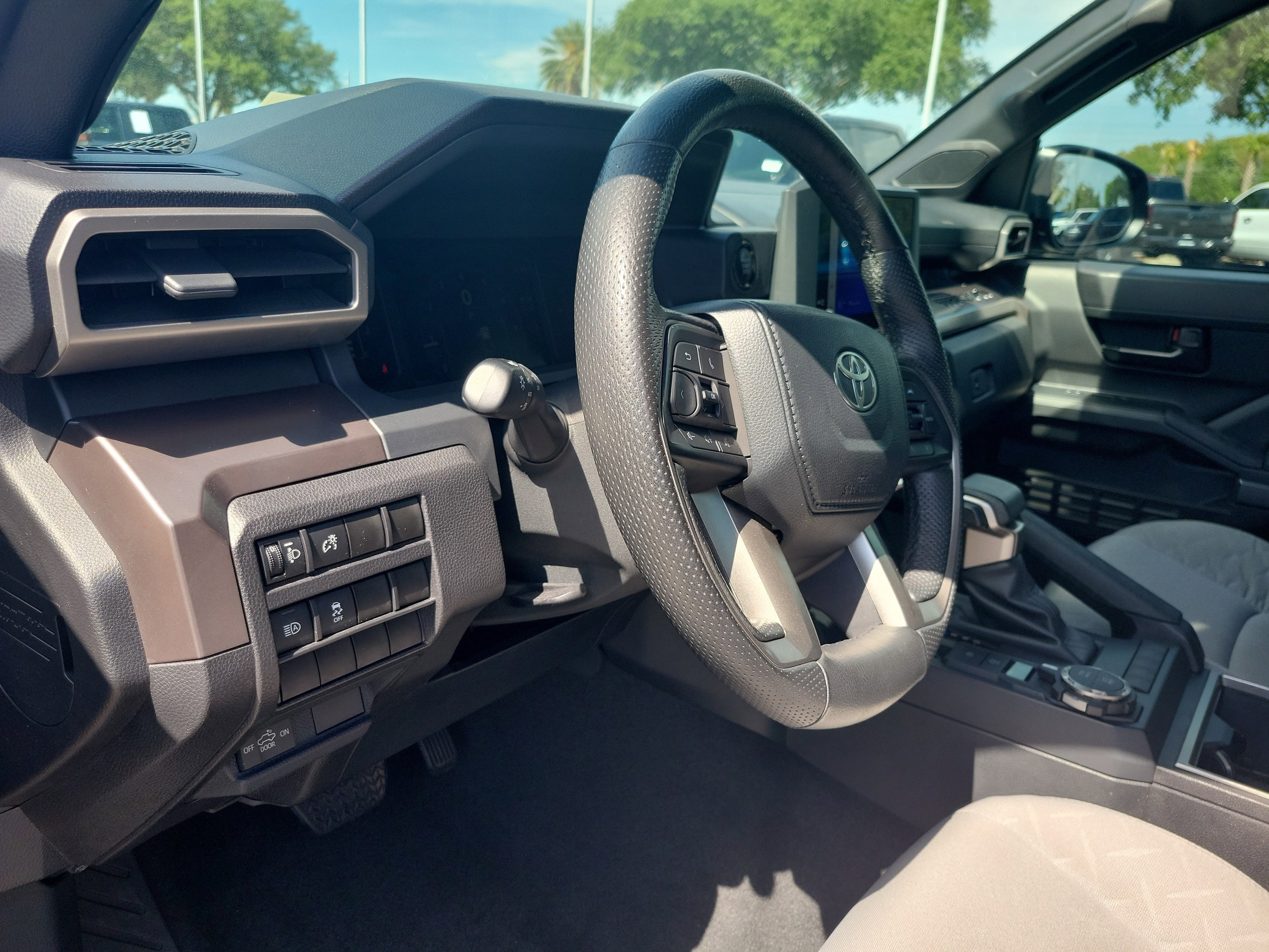 Used 2024 Toyota Tacoma SR5 AWD/4WD image 16