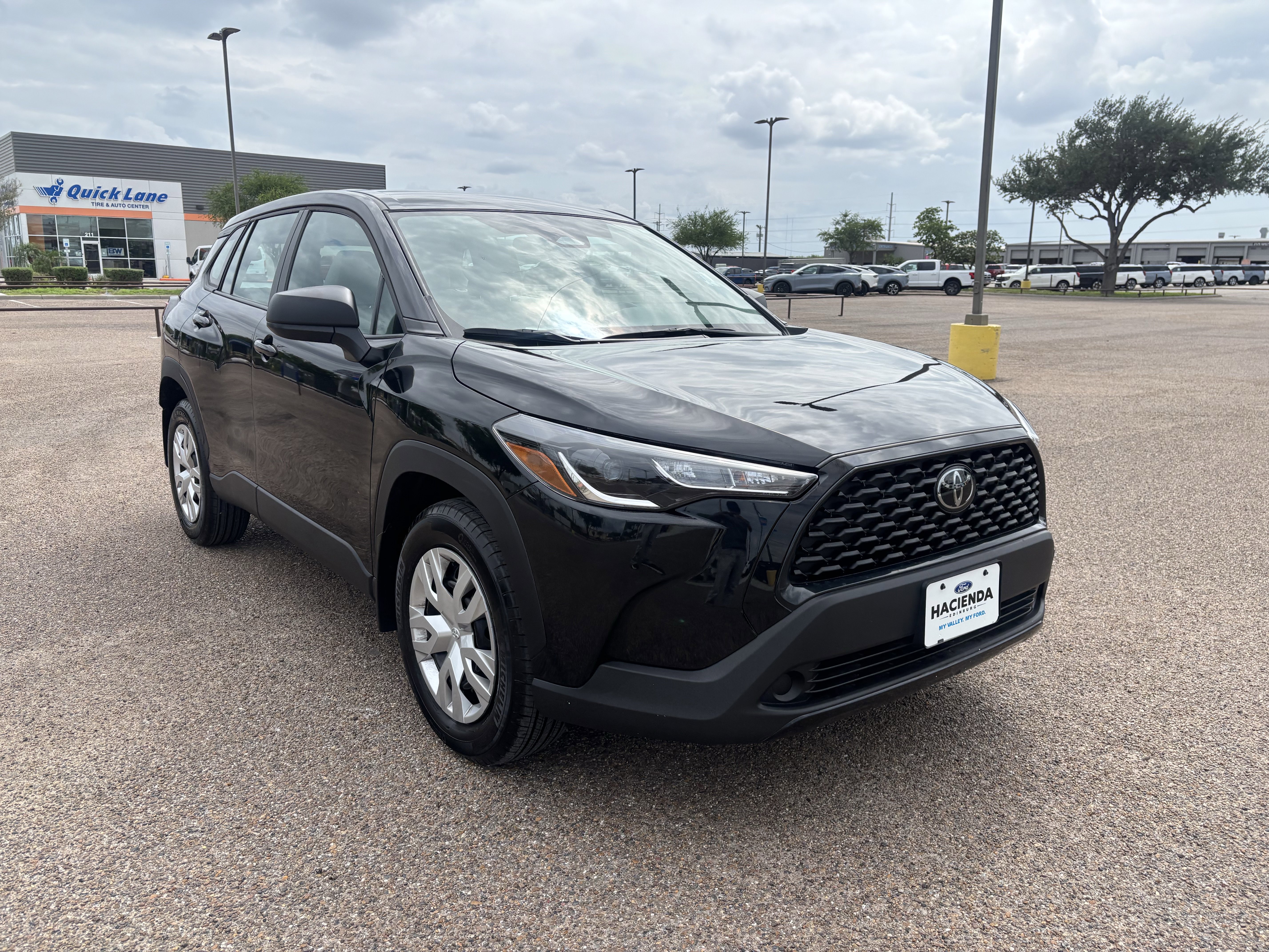 Used 2025 Toyota Corolla Cross L FWD image 5