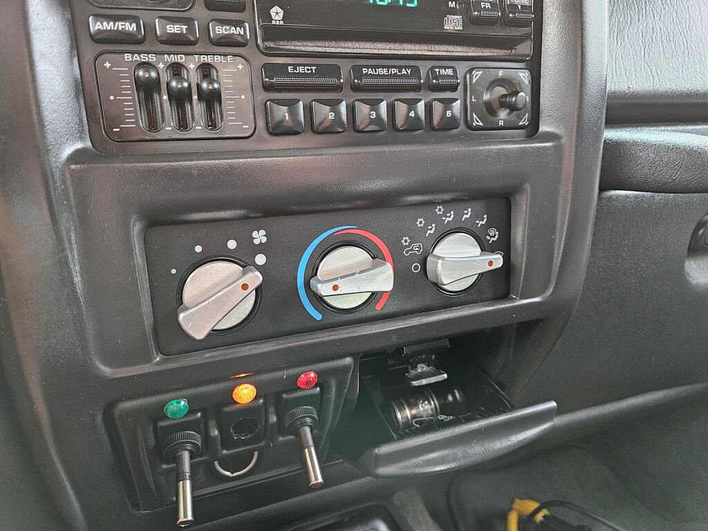 Used 2001 Jeep Wrangler Sport image 17