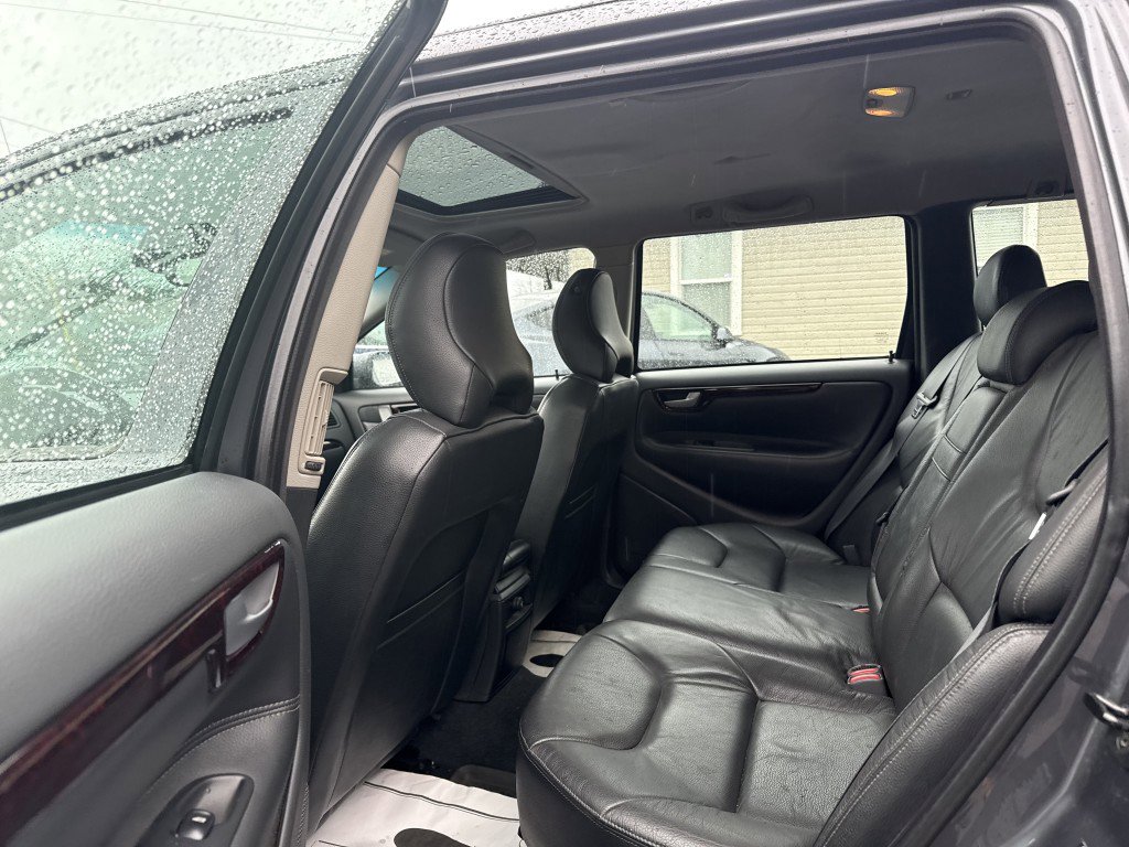 Used 2004 Volvo V70 2.5T FWD image 19