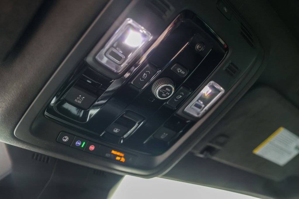 Certified 2025 Cadillac Escalade ESV V AWD/4WD image 21