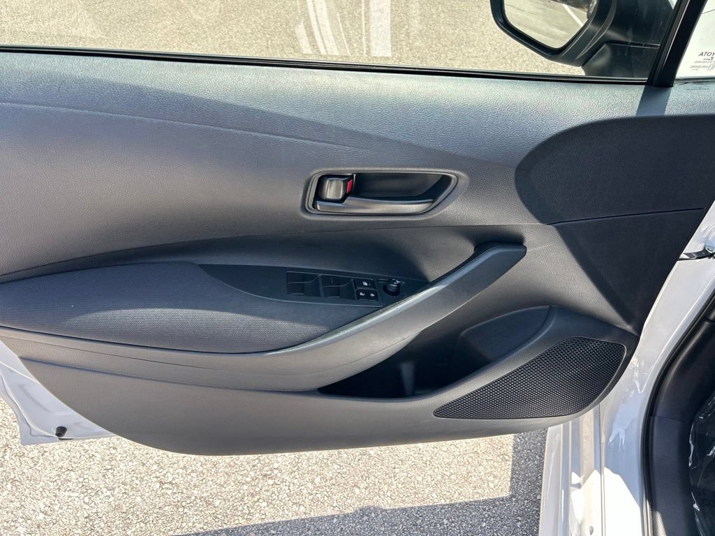 Used 2025 Toyota Corolla LE FWD image 16