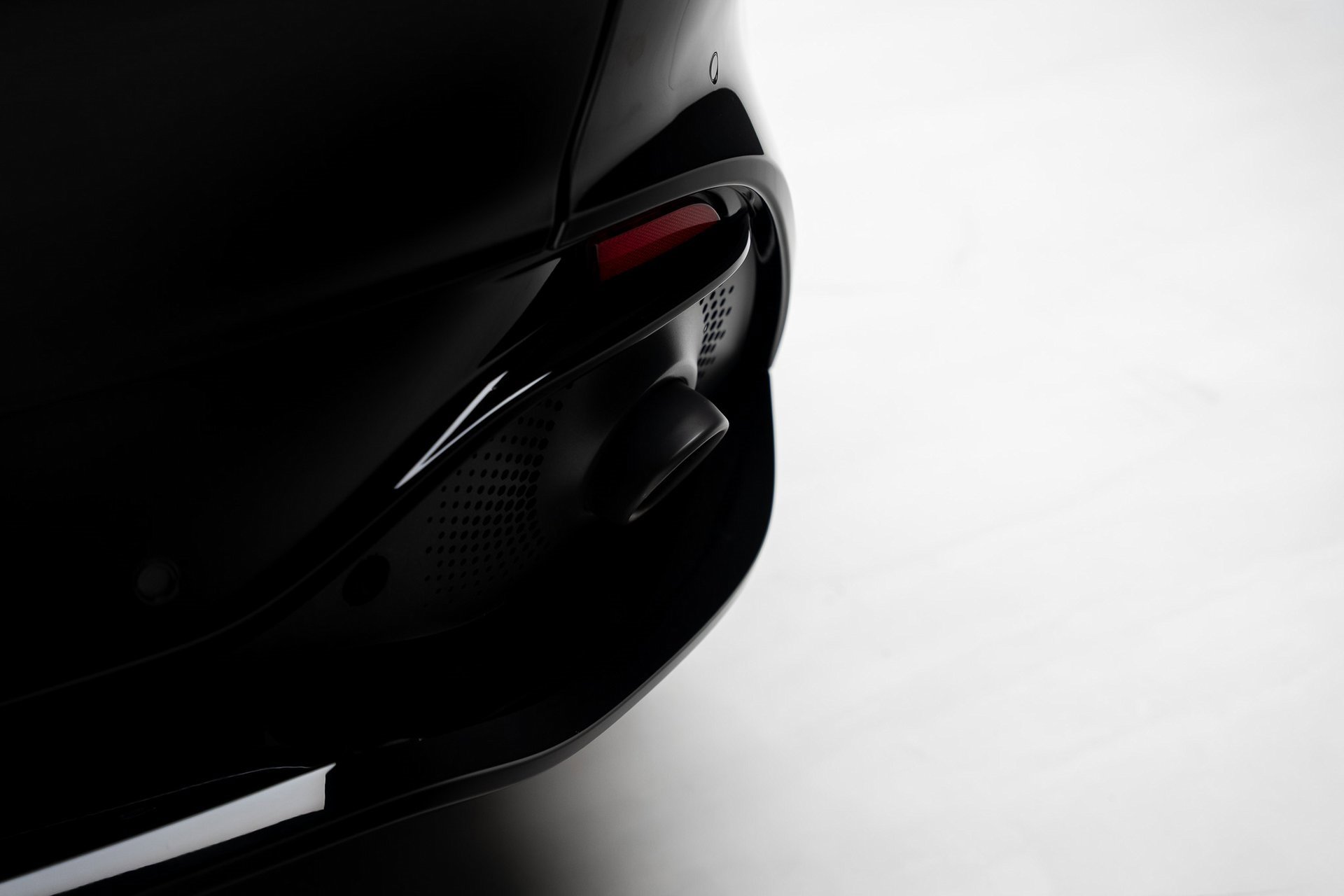 Used 2021 Aston Martin DBX image 32