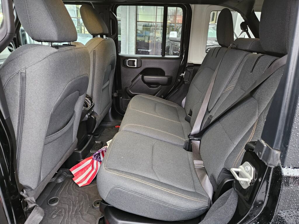 Used 2024 Jeep Wrangler Unlimited image 16
