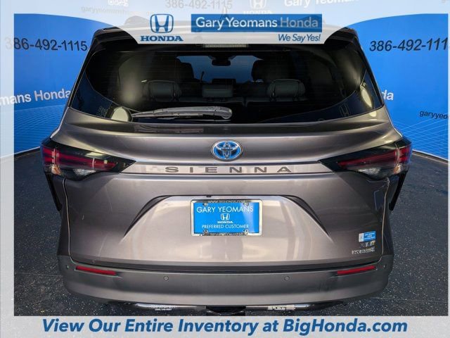 Used 2023 Toyota Sienna XLE image 5