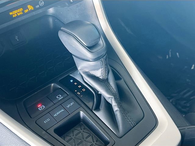 Used 2022 Toyota RAV4 XLE image 23