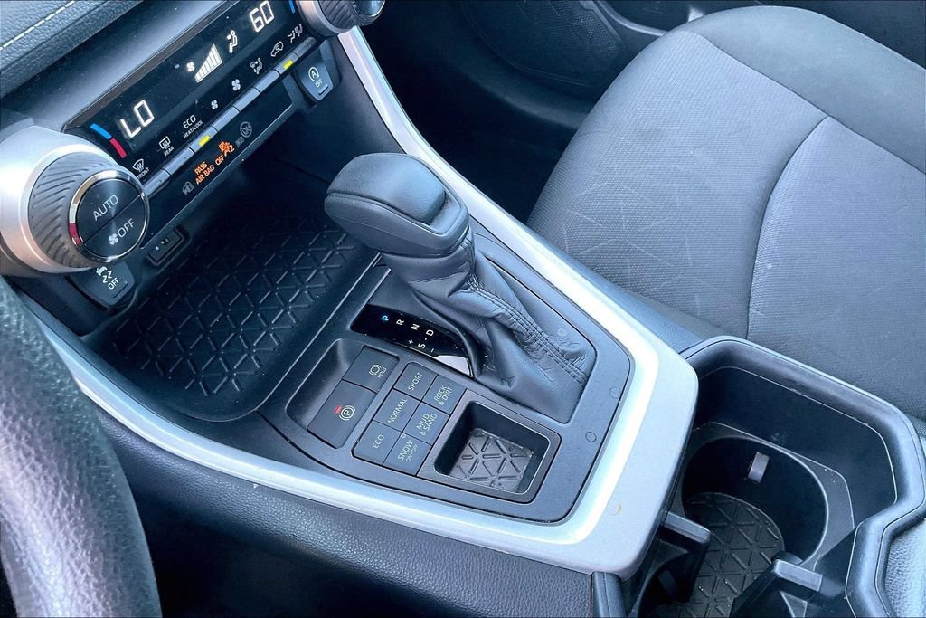 Used 2025 Toyota RAV4 XLE AWD/4WD image 15