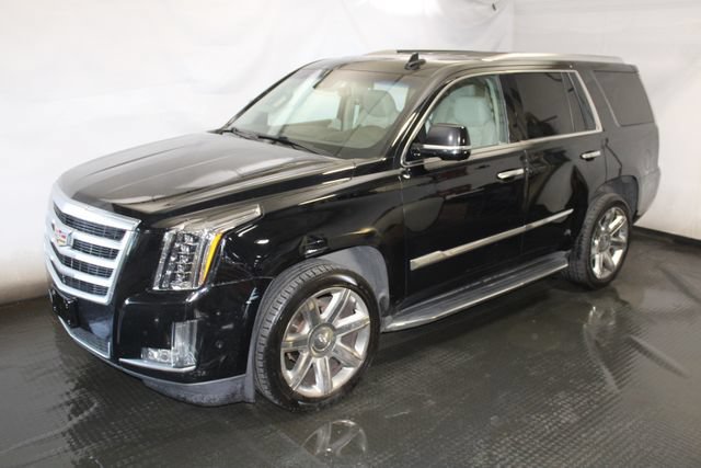 Used 2017 Cadillac Escalade Luxury AWD/4WD image 2