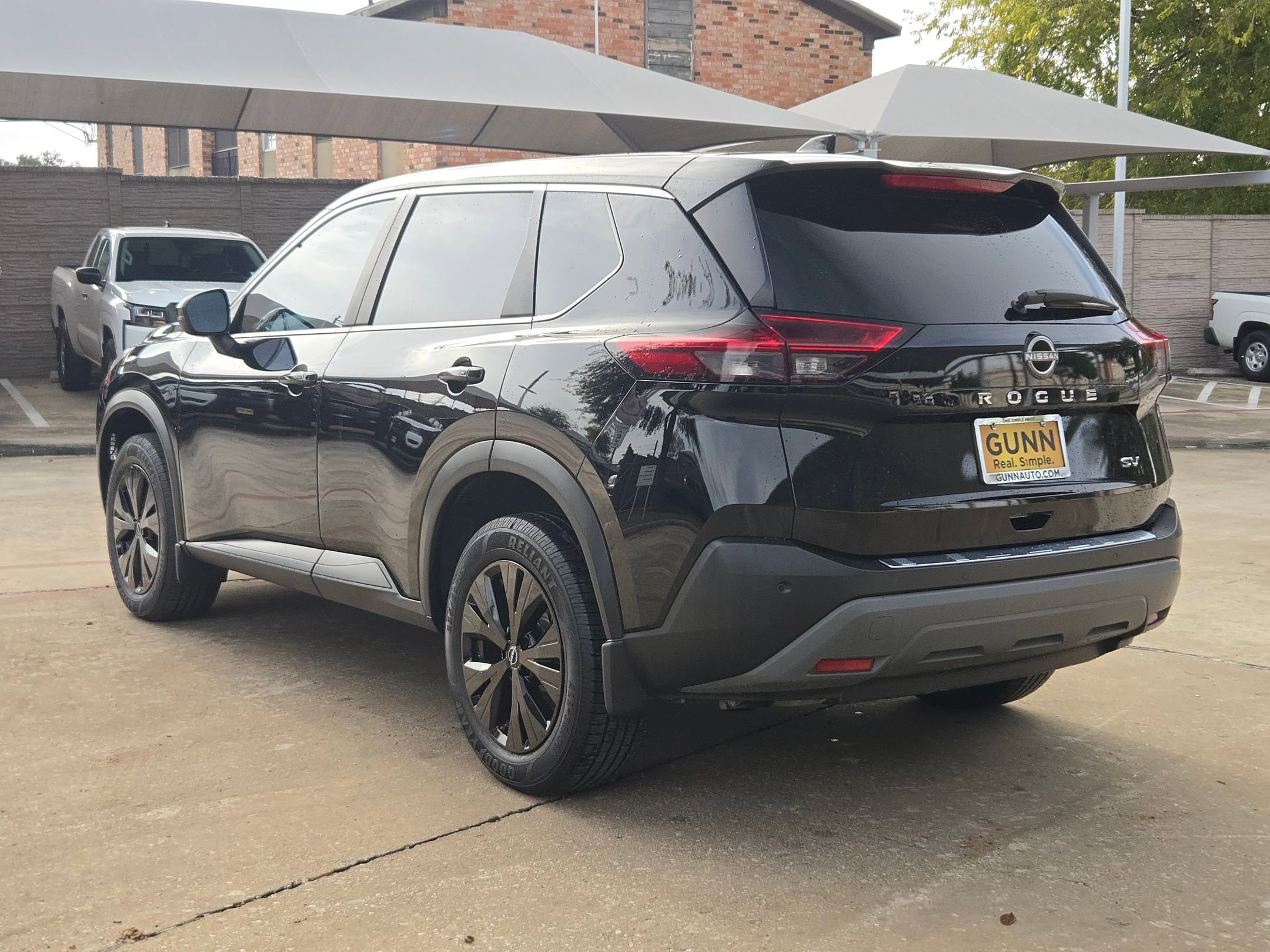 Used 2022 Nissan Rogue SV image 5