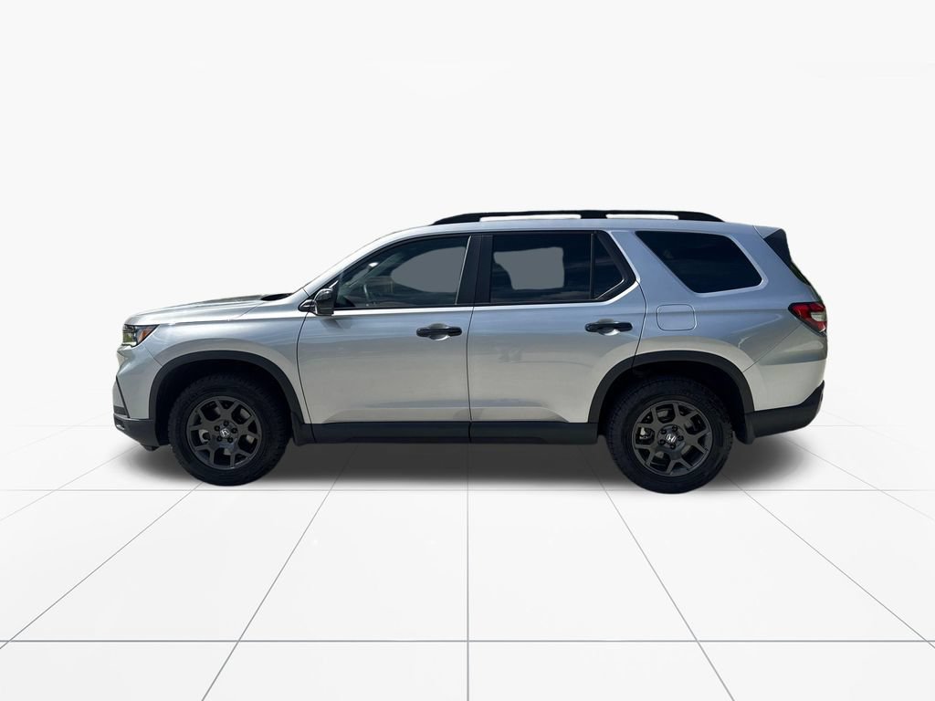 Used 2025 Honda Pilot TrailSport image 4