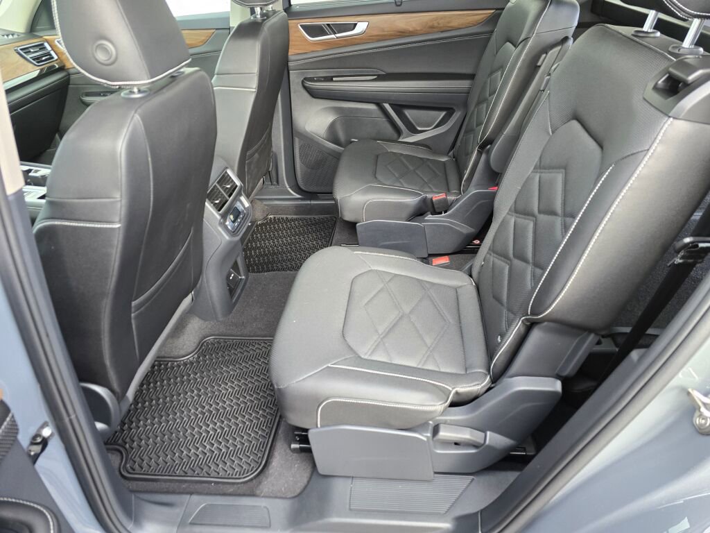 New 2025 Volkswagen Atlas SE image 18
