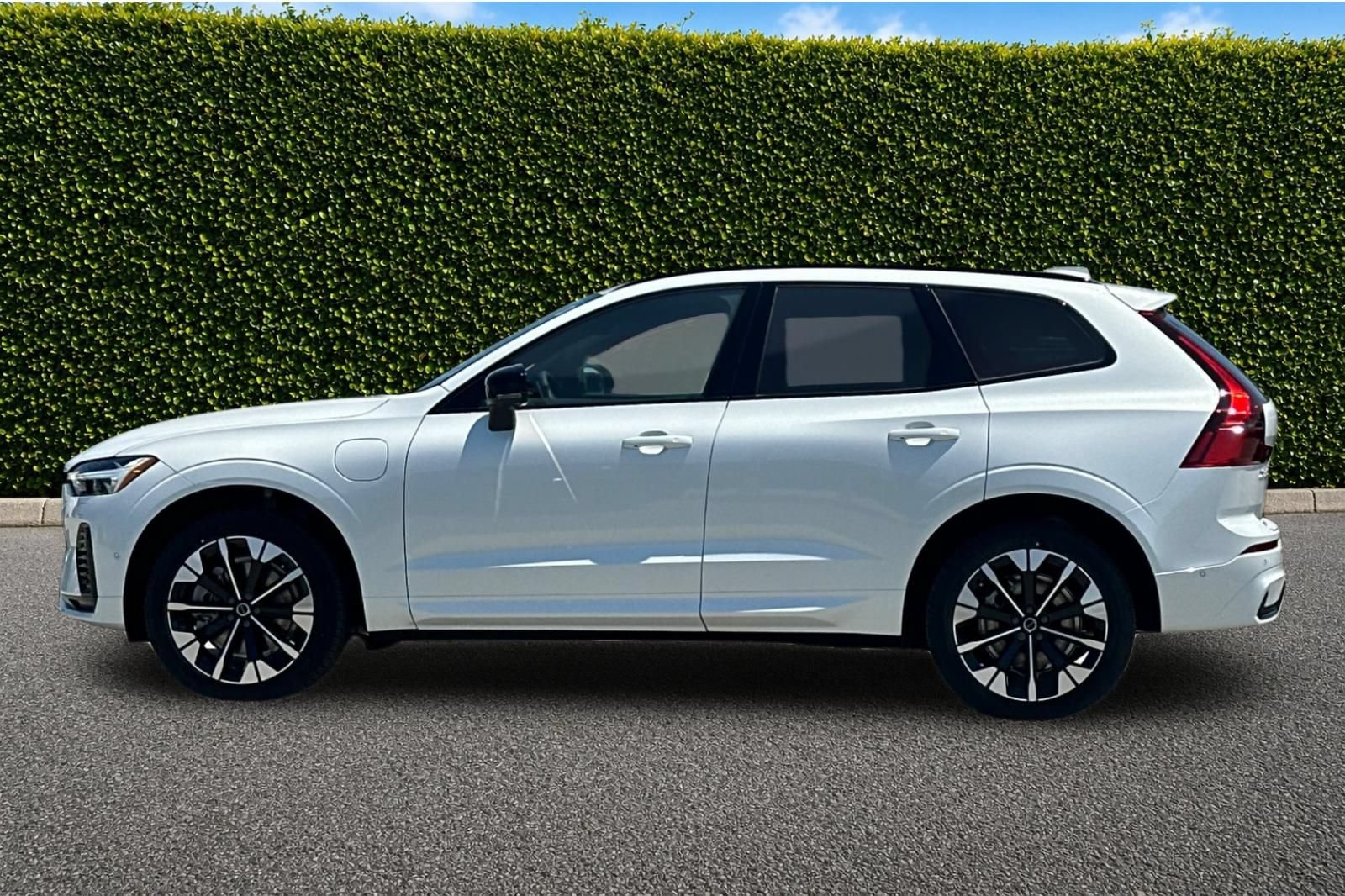 New 2026 Volvo XC60 T8 Plus w/ Protection Package Premier AWD/4WD image 3