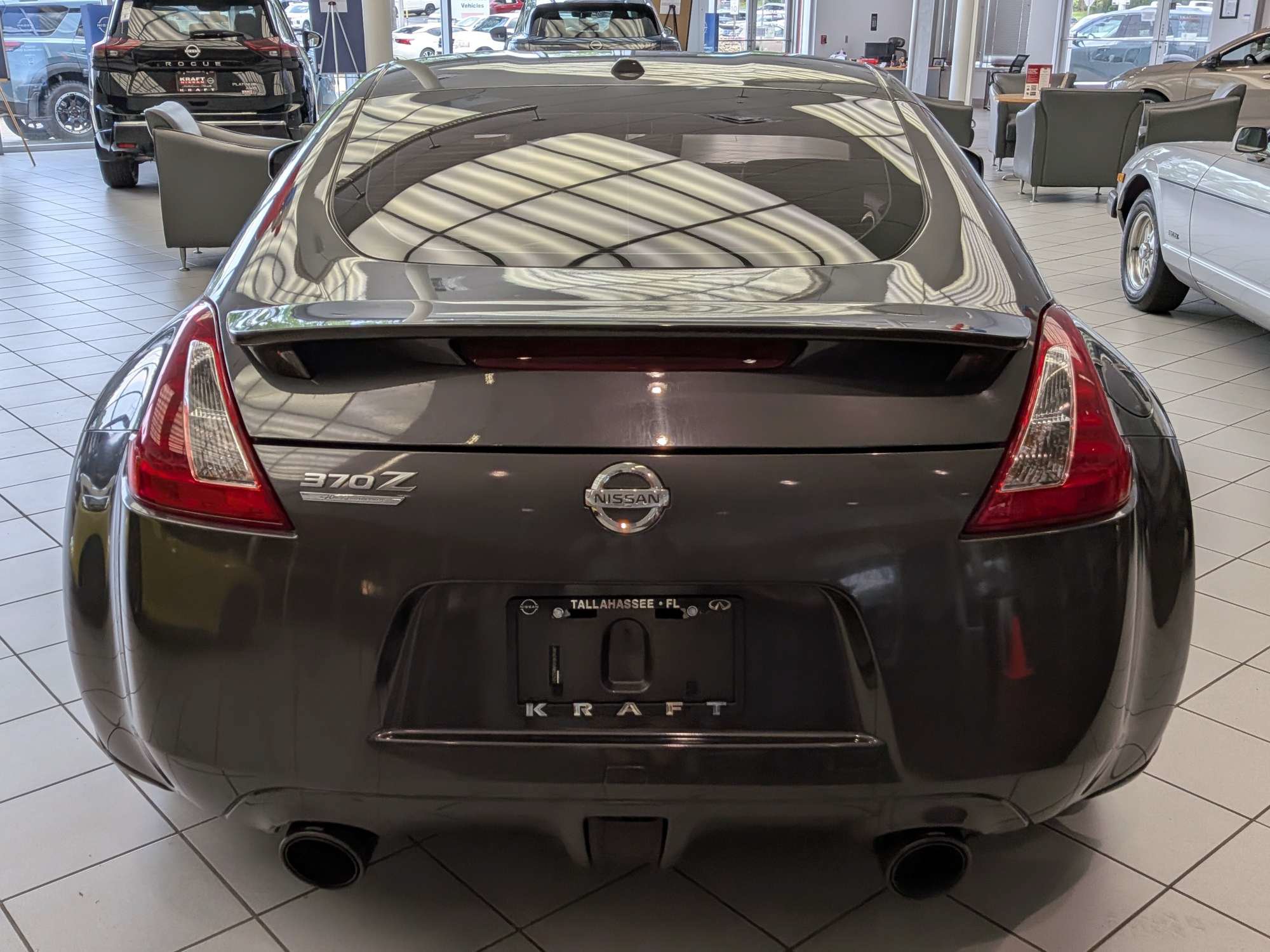 Used 2010 Nissan 370Z Touring w/ Sport Pkg RWD image 4