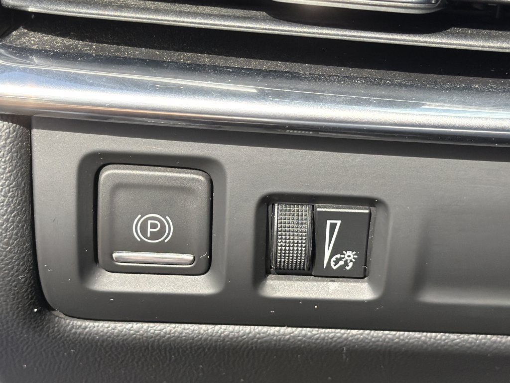 Certified 2021 Cadillac XT4 Sport FWD image 31