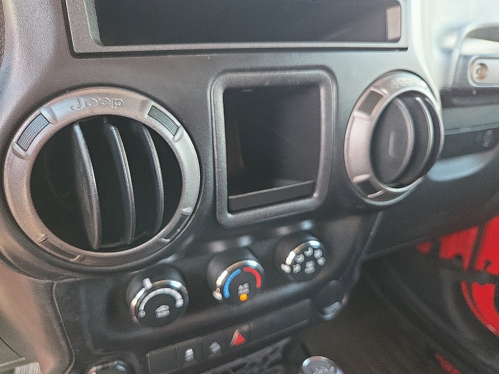Used 2015 Jeep Wrangler Unlimited Sport w/ Connectivity Group AWD/4WD image 8