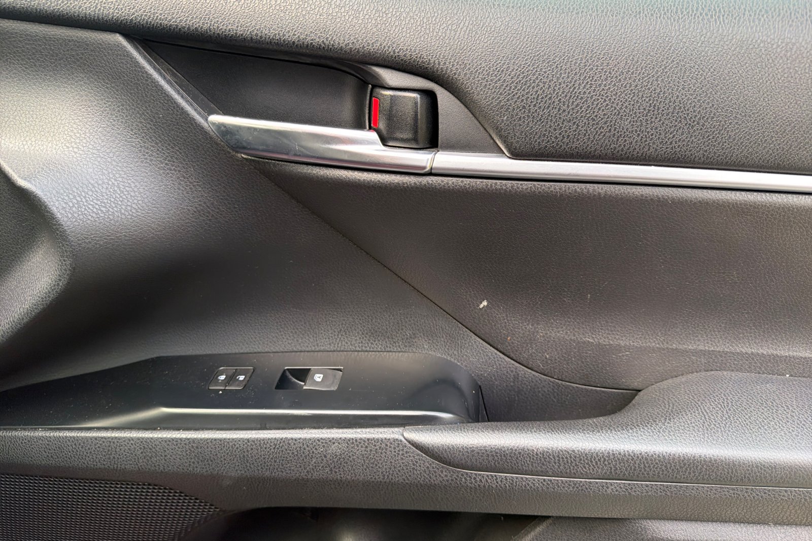 Used 2020 Toyota Camry LE w/ Carpet Mat Package FWD image 21