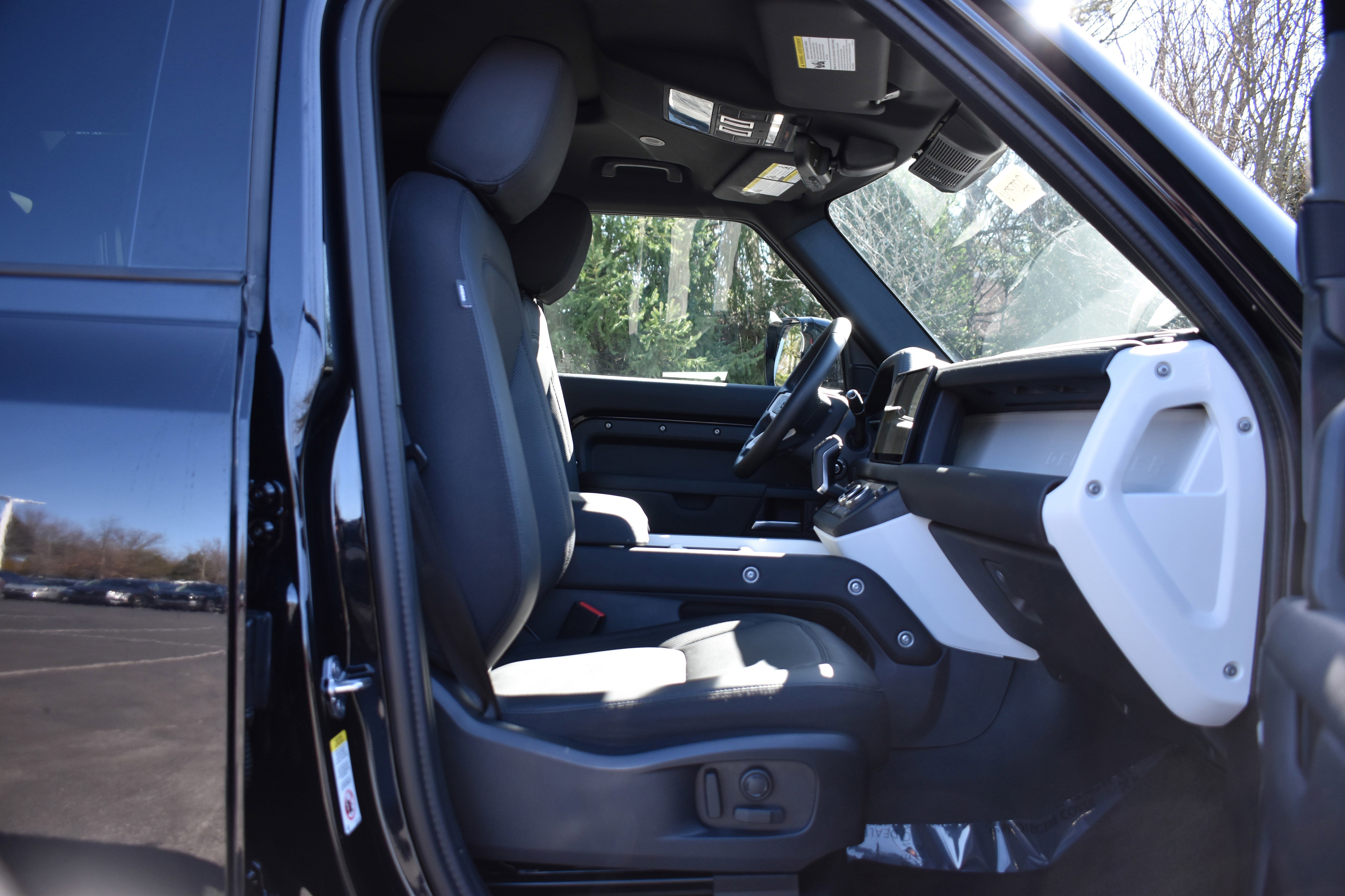 Used 2025 Land Rover Defender 110 S image 29