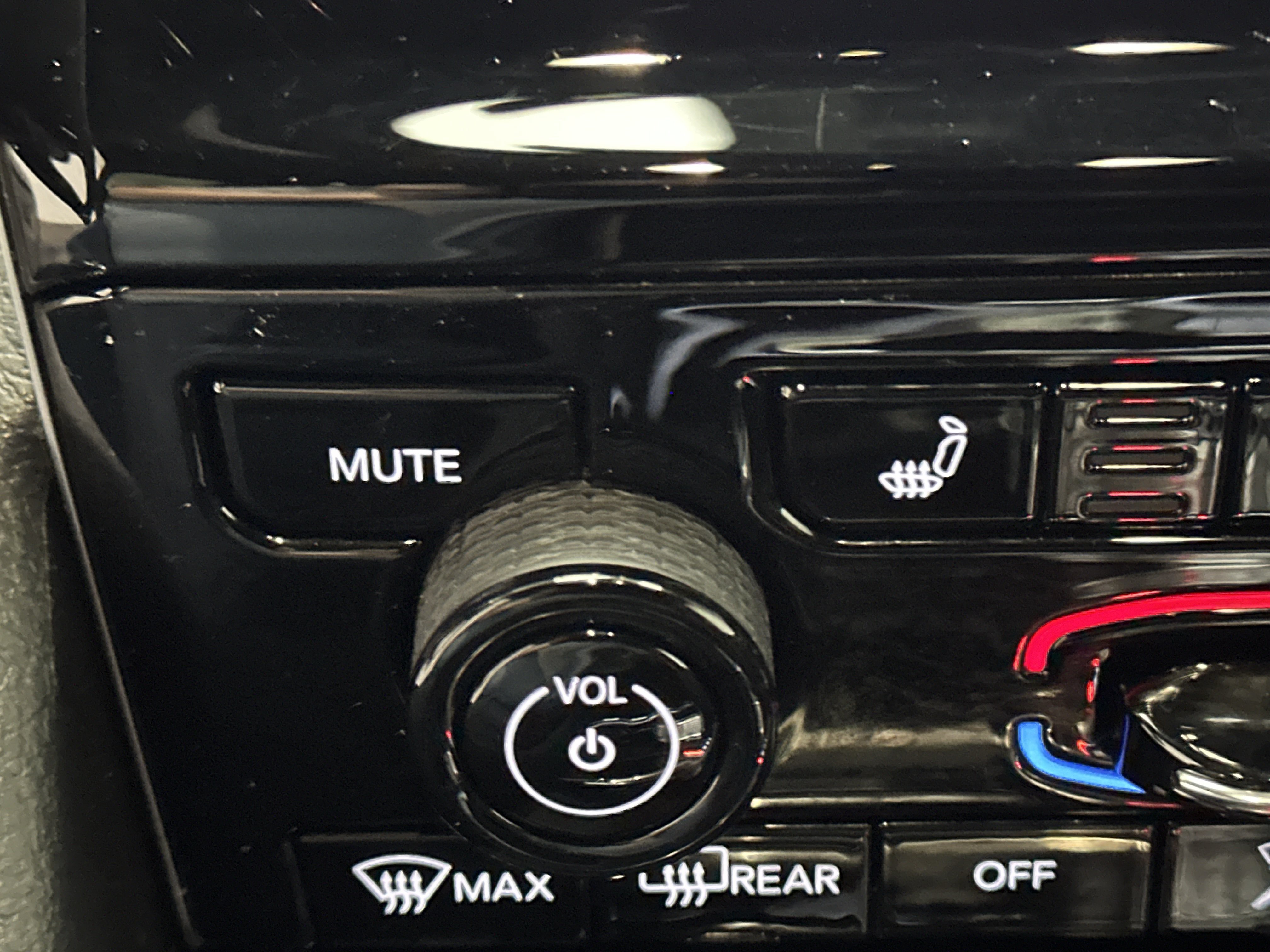 Used 2024 Jeep Grand Cherokee Altitude AWD/4WD image 36