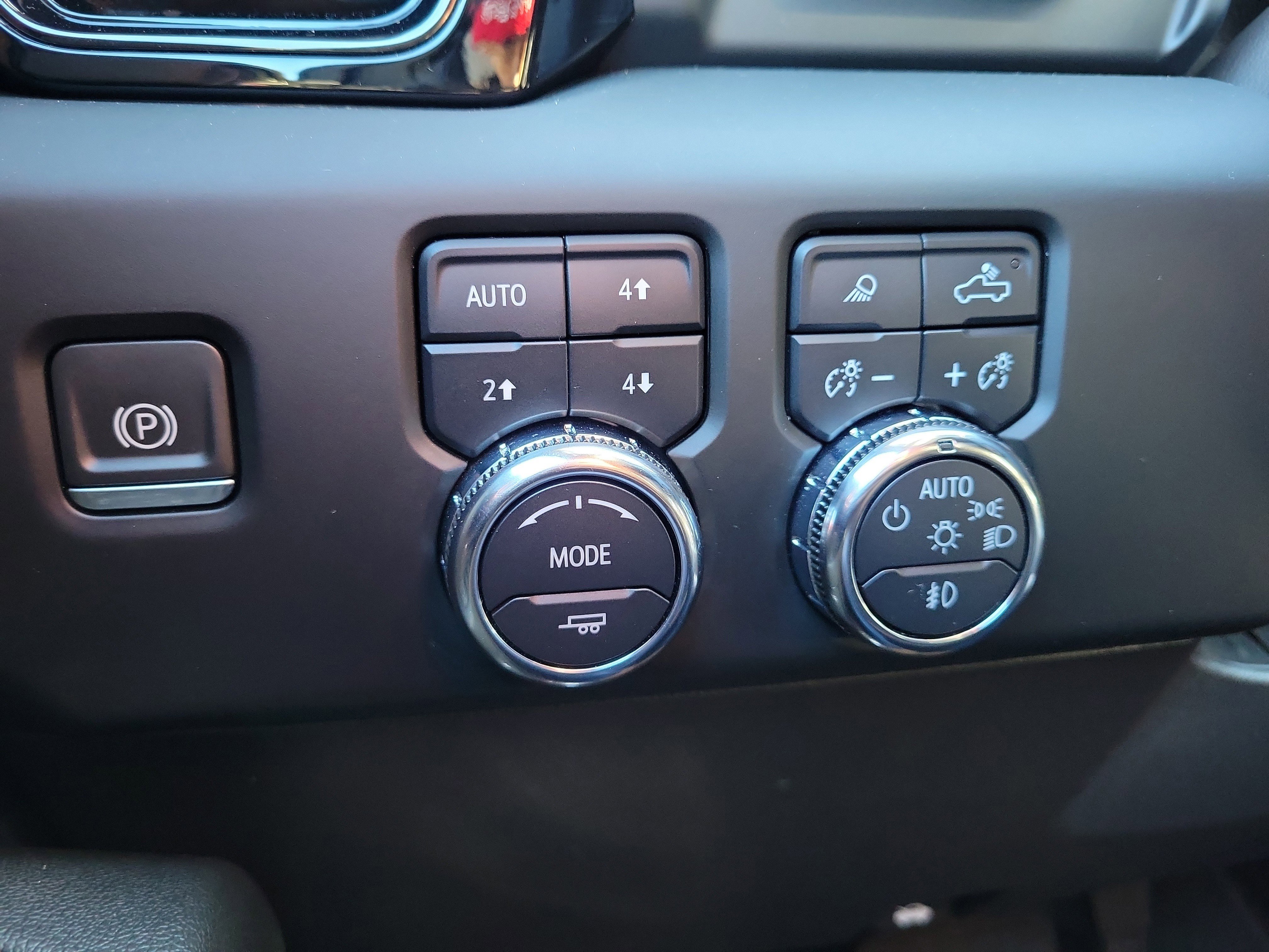 Used 2024 GMC Sierra 1500 AT4 w/ Technology Package image 19