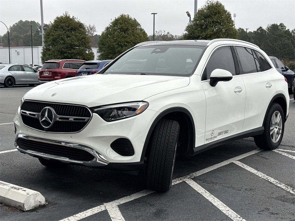 Used 2025 Mercedes-Benz GLC 300 image 3