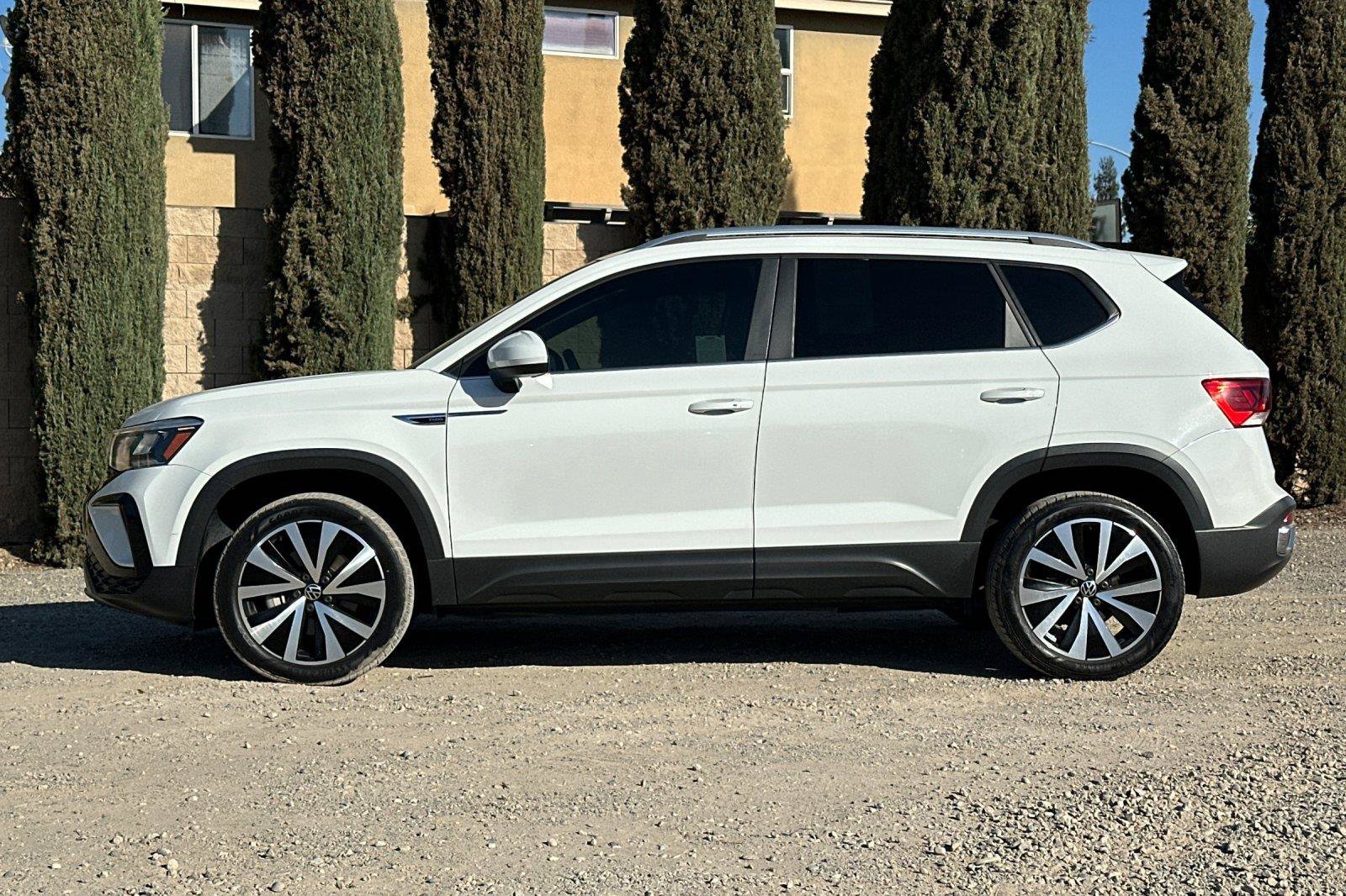 Used 2022 Volkswagen Taos SE FWD image 6