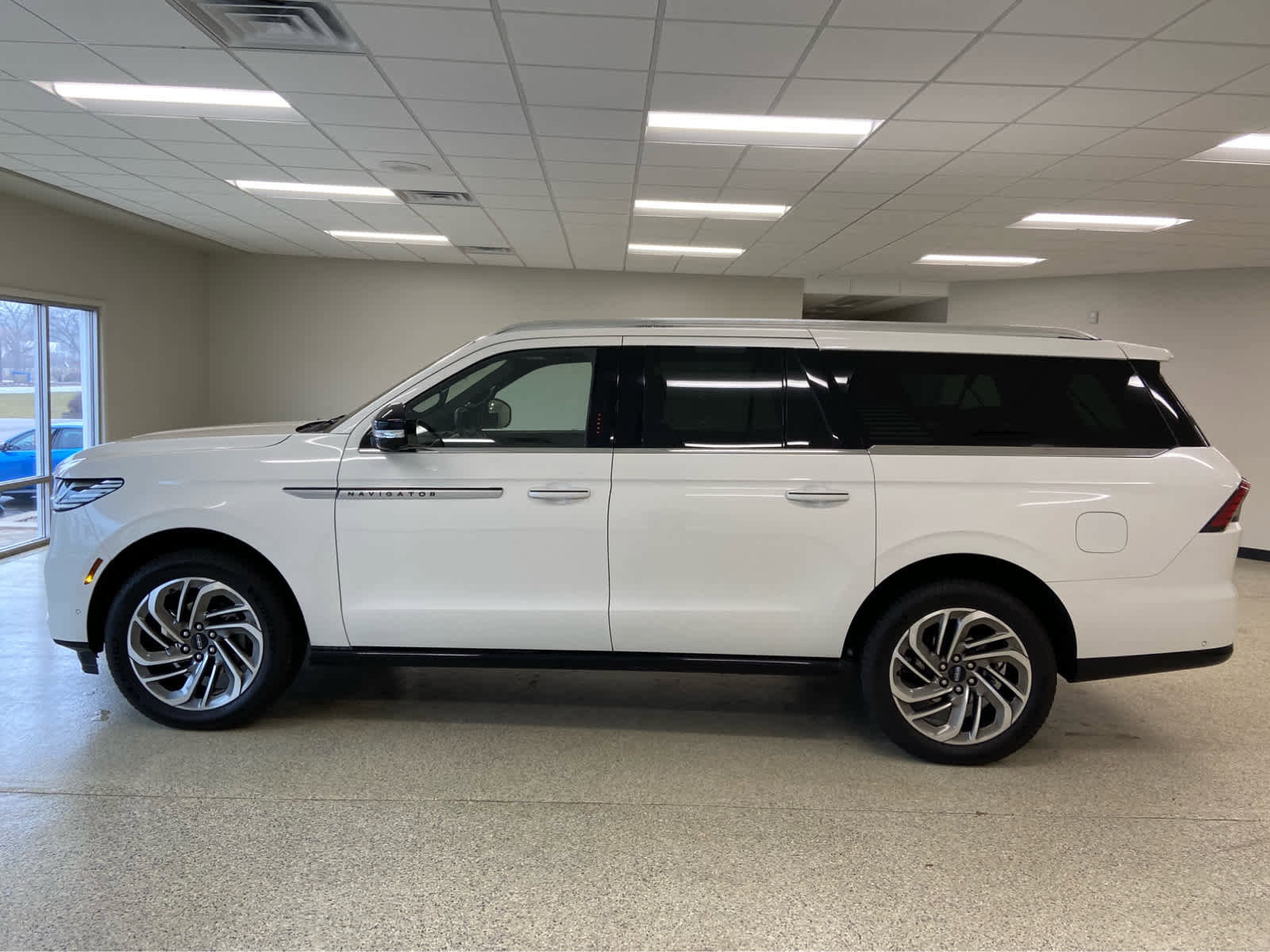 Used 2025 Lincoln Navigator L Reserve AWD/4WD image 15