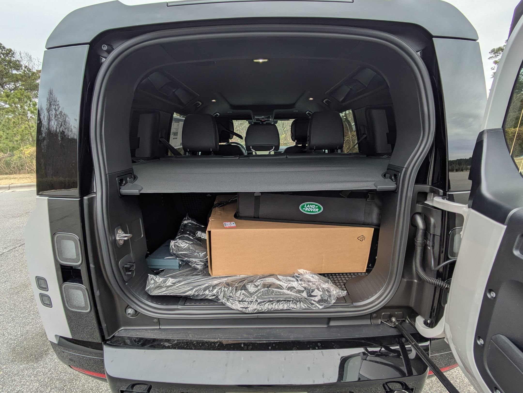 New 2026 Land Rover Defender 110 X-Dynamic SE image 28