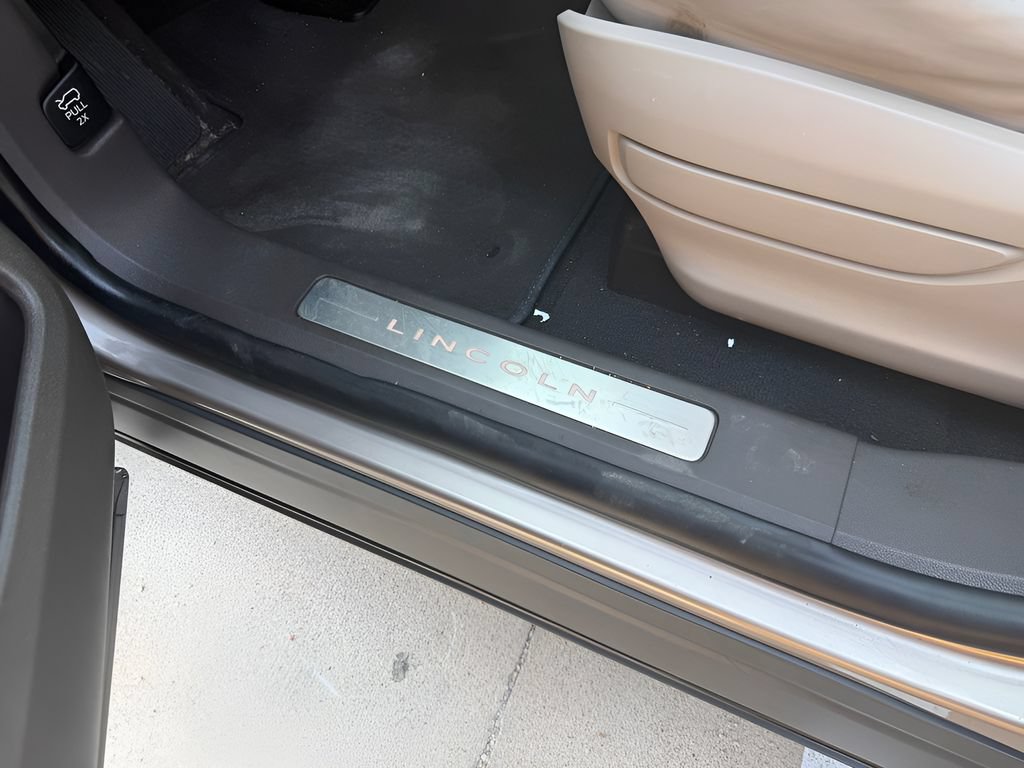 Used 2020 Lincoln Aviator Reserve w/ Equipment Group 201A RWD image 39